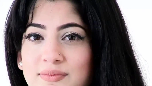 Orta doğu kıvrımlı güzellik onu porno ilk yapar