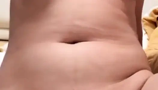 Minyon Asyalı hatun Lulu Wild yoğun solo amcık oyunu için geniş açıyor - boşalma beni parmakla orgazma kadar izle