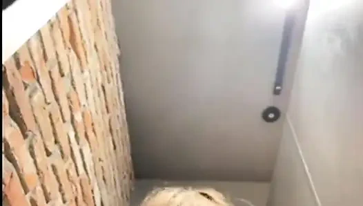 Büyük götümü spor salonunda eğitirken herkesin içinde amına mastürbasyon yap. Anal sikiş. Squirting