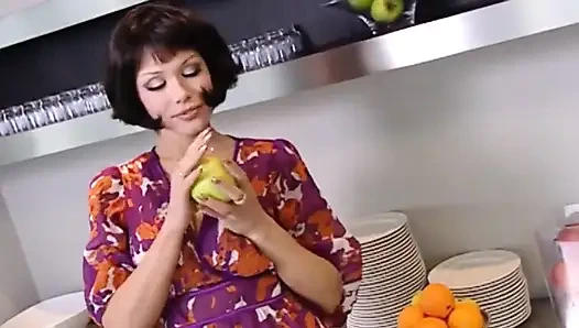 Günaydın Striptiz Sahnesinden Görülebilir