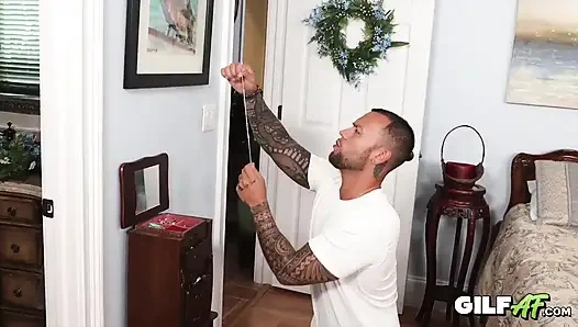 Hırsızlık yaparken mi yakalandın? Yarağınla öde