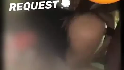 Kız arkadaşını mutlu etmek için sikiyor