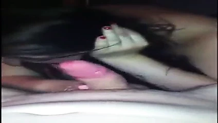 Gırtlağına kadar alıyor