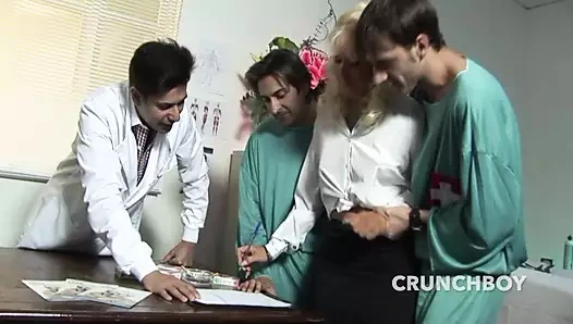 Aamtor arkadaşlarıyla grup seks yapıyor