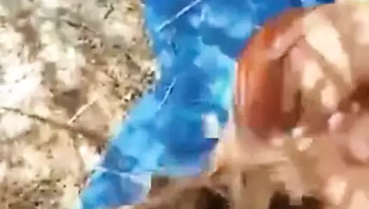 Casada com dois machos na praia
