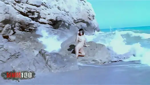 Nina Roberts: Невероятная Nina Robets раздевается в море