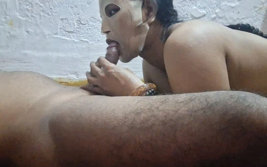 İri güzel kayınbiraderi en iyi sakso çekiyor ve yarağa biniyor