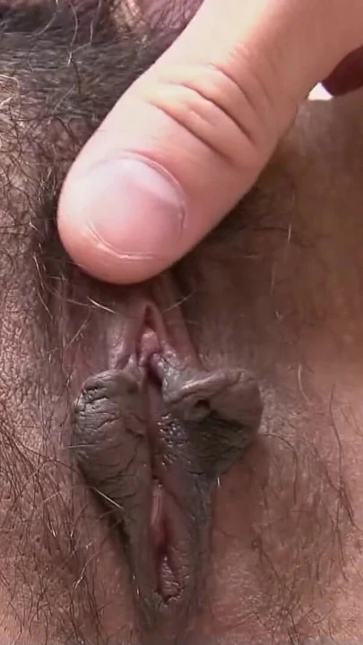 İnce sarkık memeli gerçek yaşlı Japon çift olgun nine ilk kez tam sansürsüz jav amatör porno | Klip 1