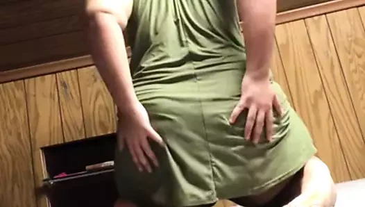 Babam bana bir elbise giydirdi