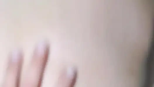 Komşum bana masaj yapıyor ve sonunda götümü sikiyor