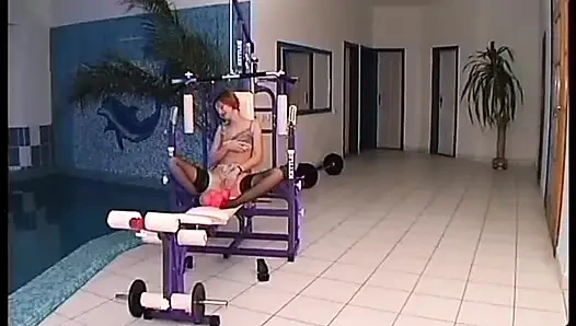 Azgın sürtükler uzun bir yarakla sikiliyor amlarını ıslatıyor #8