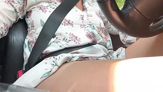 Seksi bayan eve gidiyor ve bunu yaparken beni izliyor
