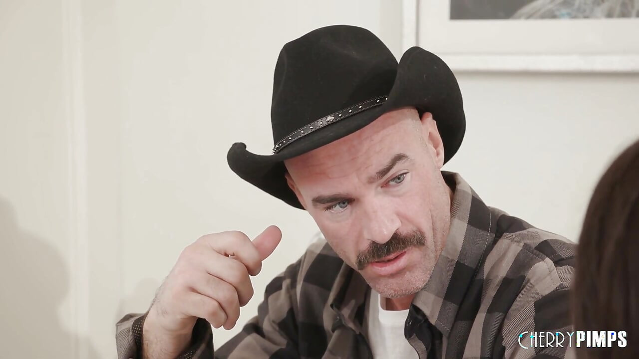 Üvey baba annem kaçtıktan sonra üvey kızını sikiyor!