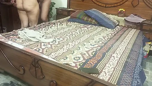 Üvey kız kardeşim hintli güzel üvey kız kardeş desi hintliyi sikiyor ve amının içine boşalıyor