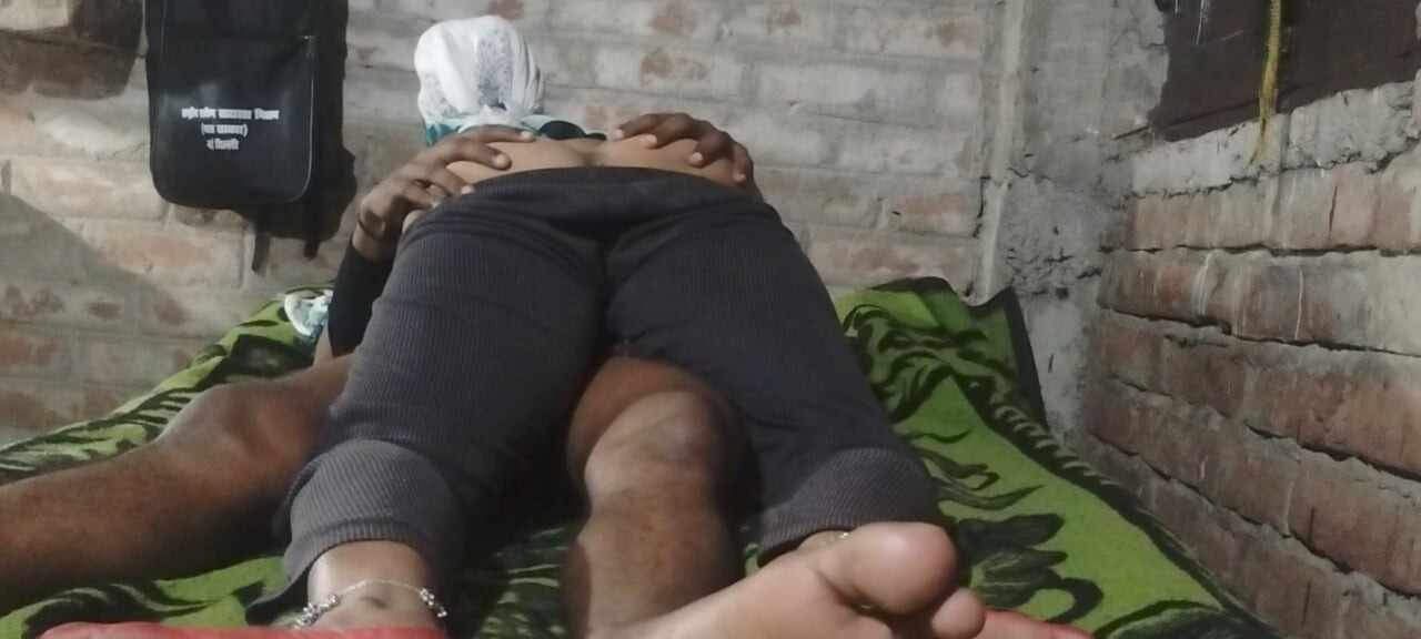 Hintli baldız masaj yaptı ve kayınbiraderi azarlanıyor