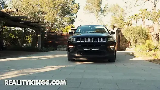 Reality kings - Catherine Knight festival başlamadan önce ağzına boşalmaya ihtiyacı olan seksi bir çılgın genç kız
