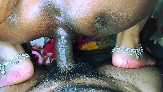 Prezervatif alırken yakalandı ve üvey kız kardeşinin küçük sıkı amını sikiyor, Hintli desi ateşli üvey kız kardeş yakalandı ve domaltmalı Hintçe ses