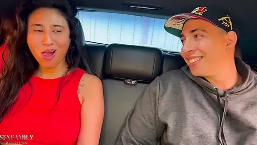 Güzel bir Hintli kızı bir sürü seks ve orgazmla harika bir gün geçirmeye davet ediyorum