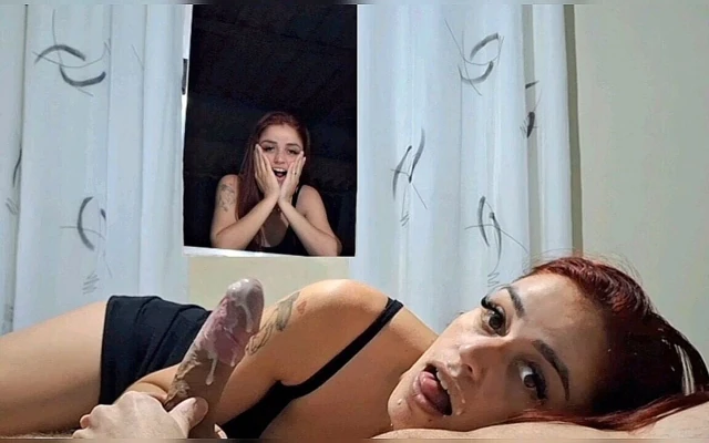 Komşu, açık bir pencereyle seks yapan çifti yakaladı!