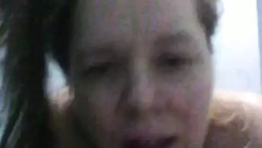 Seksi beyaz kız bir ülke şarkısı söylüyor