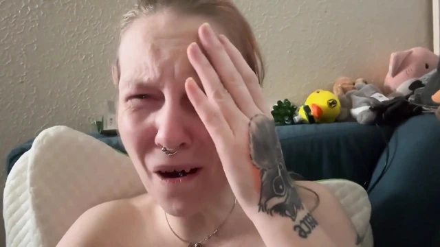 Kendi yarağımı incitiyorum