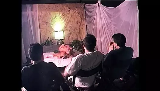 Güzel bir kız için solo yoğun mastürbasyon