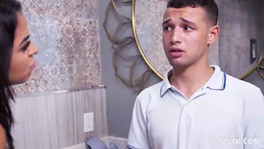 Üvey kardeşimin iç çamaşırını tatma ve onu kedi sonra