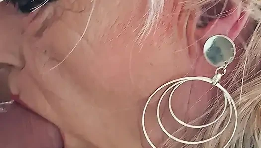 Lumina arkadaşını emiyor