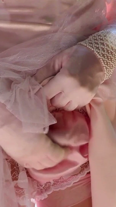 Pembe Saten Sissy Hanım | Bölüm 1