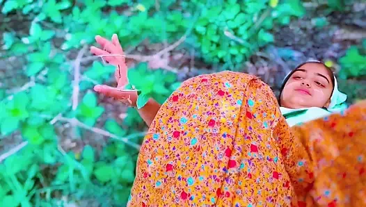 Köylü kız sikişiyor ve erkek arkadaşına diyor ki lütfen beni yavaşça sik çünkü amım çok küçük ve sıkı xxx video