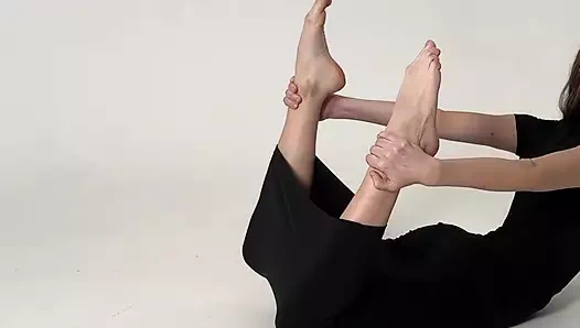 Uzun dar elbiseli tanrıça yogası