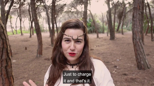 Lezbiyen köylü kızı baştan çıkarmaya çalışıyor