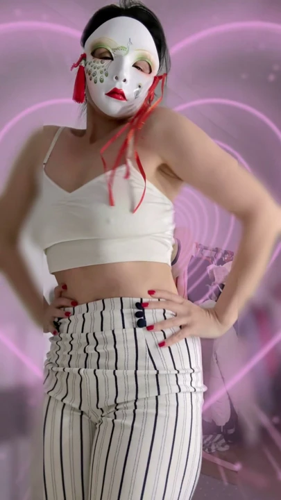 Kawaii Babe: Yeni Sevimli Maskemi Deniyorum