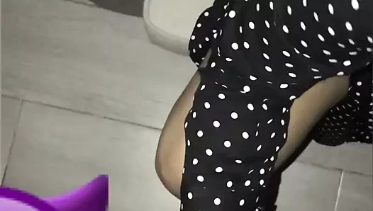 En iyi arkadaşlarımızın kızlarıyla bir partide yan odadayız