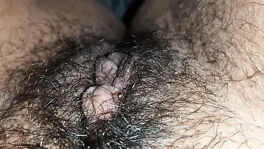 Çok kıllı amcığını yiyorum ve çabucak orgazm oluyorum
