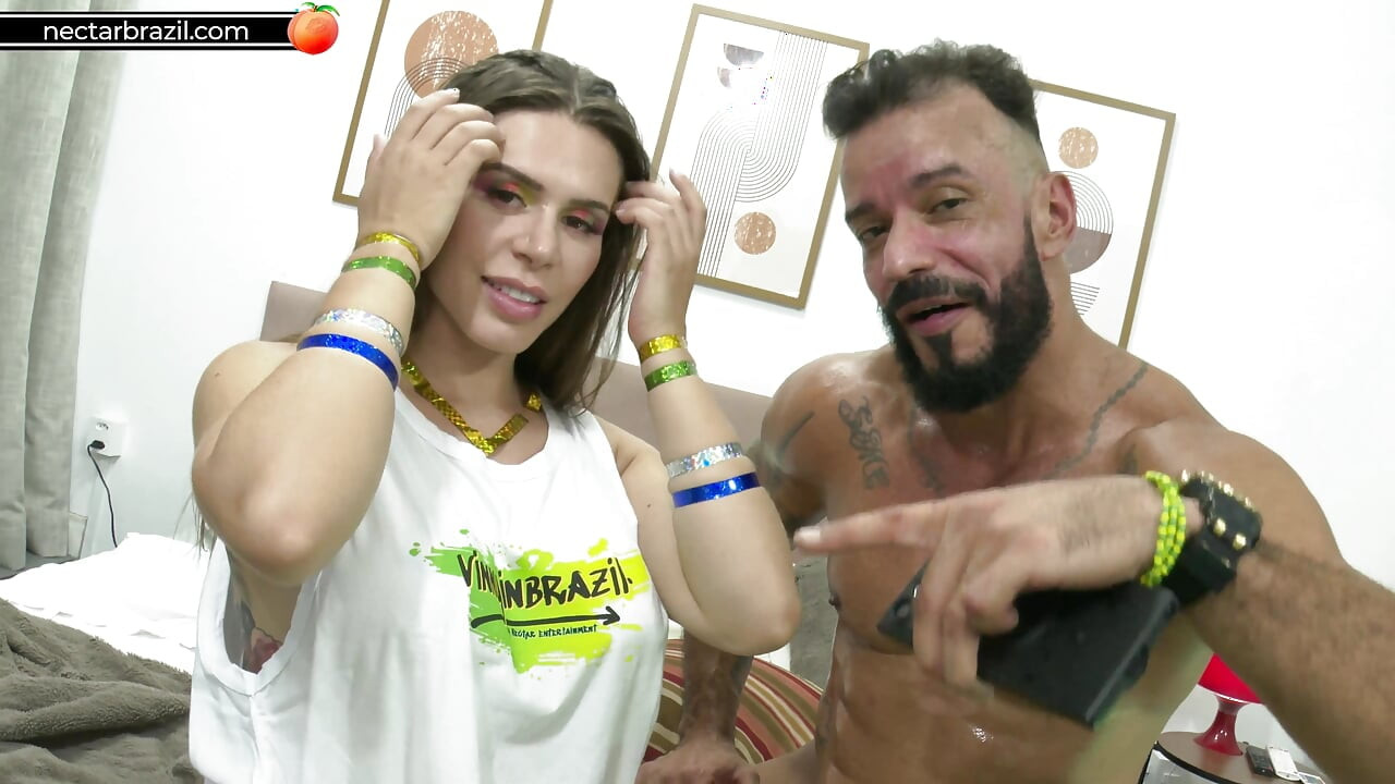 Karnaval, sarışın, sıkı bir göt ve unutulmaz bir gece