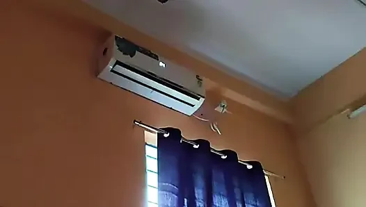 Büyük memeli kaltağım üvey erkek kardeşini nasıl eğlendirmeyi biliyor