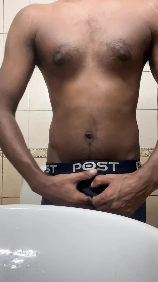 Solo fun in bathroom asian boy