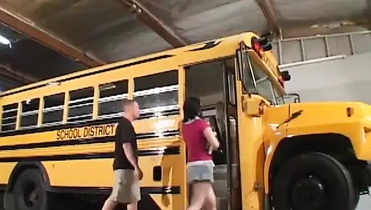 Üniversite otobüsünde anal günahlar