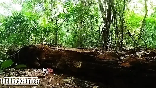 Yolcu otobüs şoförünü ormanda yakaladı