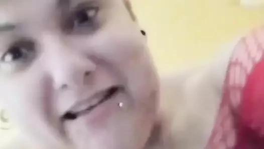 Kadın dev bir tanrıçaya dönüşüyor ve hızla büyüyor!