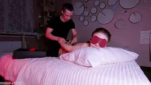 Masaj ve bdsm şaplak atmadan sonra ağzına döl damlıyor