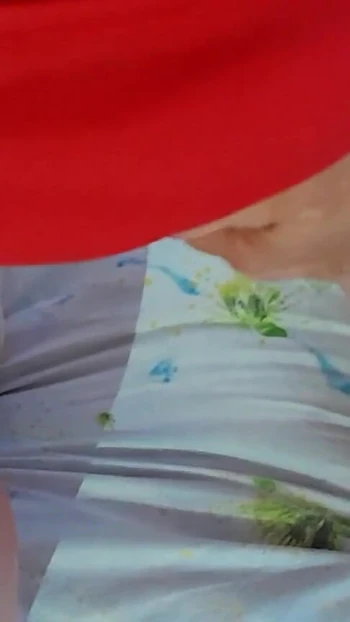 Захватывающий момент из "Горячей лесбийской взаимной мастурбации в мини-юбках в видео от первого лица"