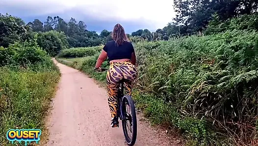 Big ass in tight leggings rides through the woods on a bike and ends up sucking and fucking outdoors with her huge ass