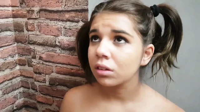 En iyi kız Manuela Riva güzel ayaklarımı yutuyor