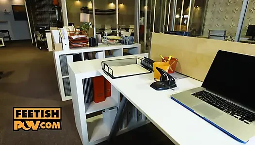 Itspov - randy ofis ayak fetişi fahişe Valentina Nappi seni boşaltıyor