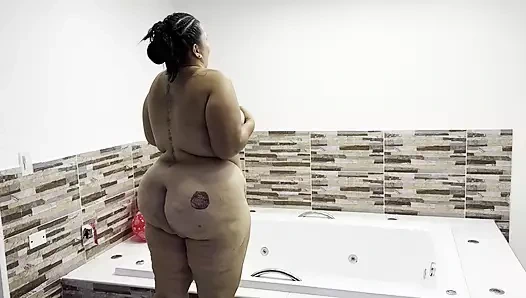 Üvey anne kocası yokken üvey oğlunu jakuzide sikiyor