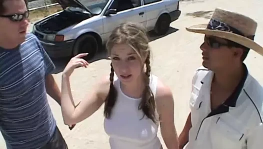 Harika vücutlu şehvetli esmer erkek delisi vahşi dörtlü seks yapıyor