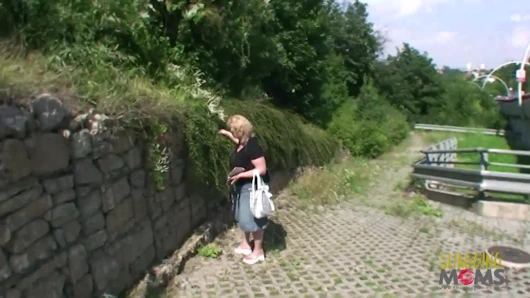 Sıcak milf seviyor Başlarken boşalmak tüm üzerinde ona büyük memeler