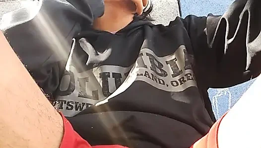 Bu büyük kafalı adamın muazzam penisi